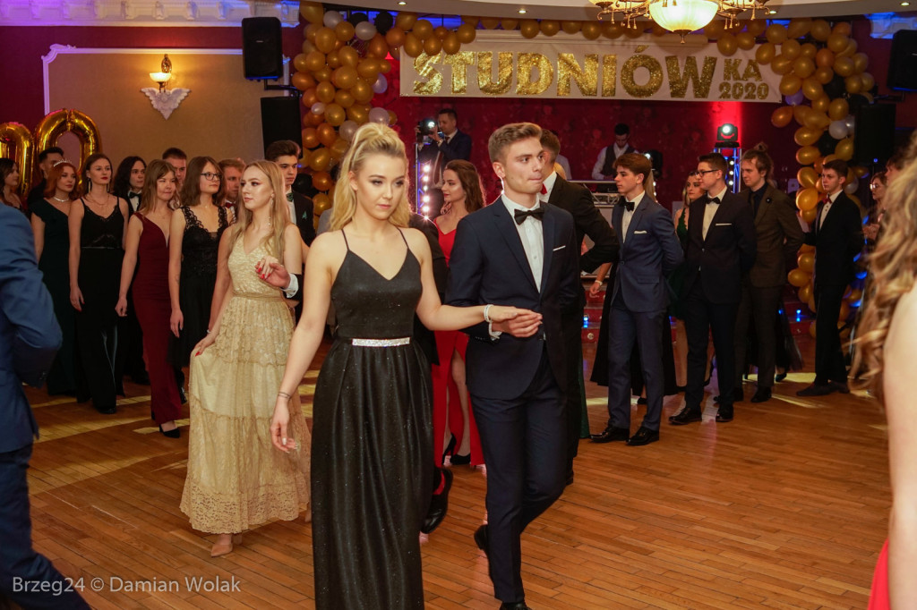 Studniówka 2020 w II Liceum Ogólnokształcącym w Brzegu [zdjęcia]