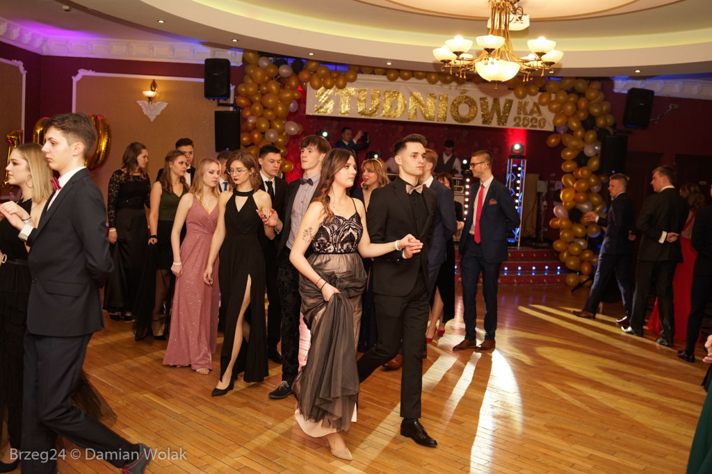 Studniówka 2020 w II Liceum Ogólnokształcącym w Brzegu [zdjęcia]