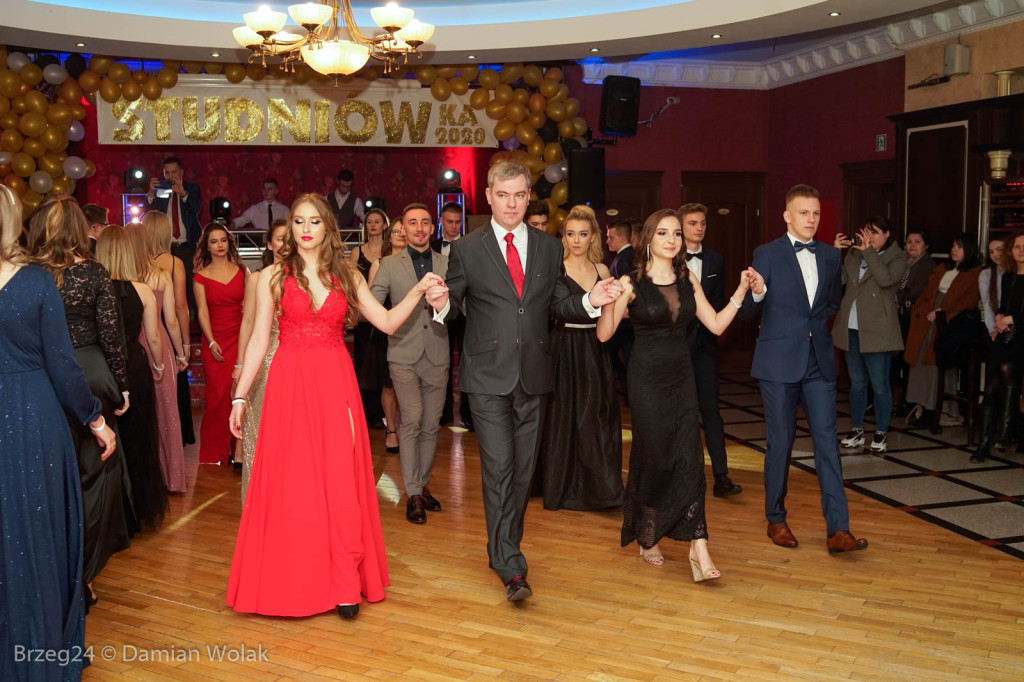 Studniówka 2020 w II Liceum Ogólnokształcącym w Brzegu [zdjęcia]