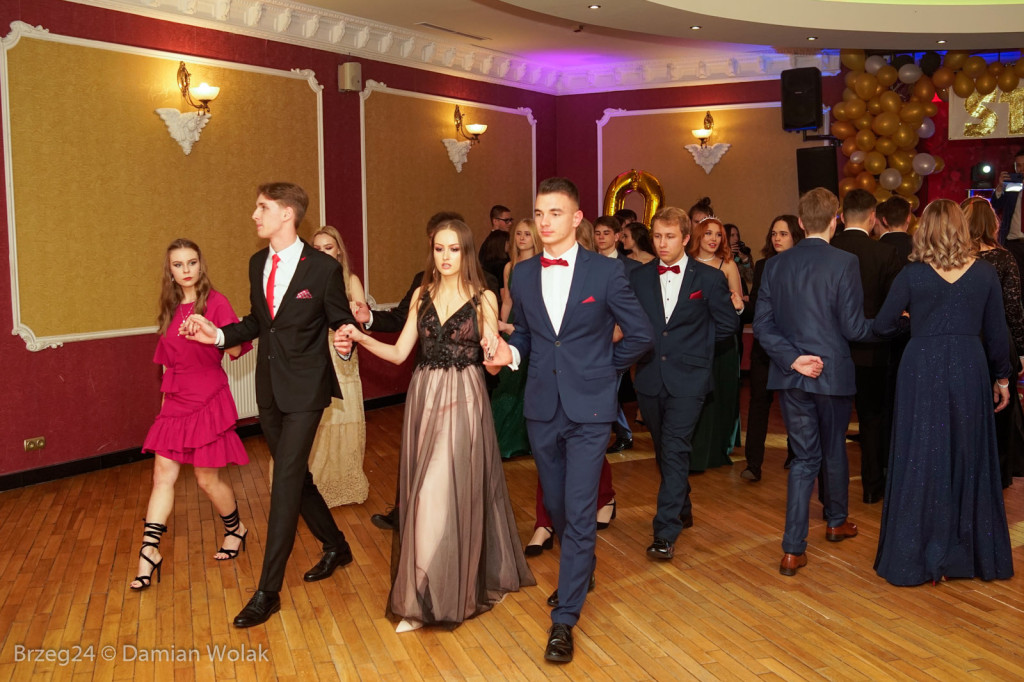Studniówka 2020 w II Liceum Ogólnokształcącym w Brzegu [zdjęcia]