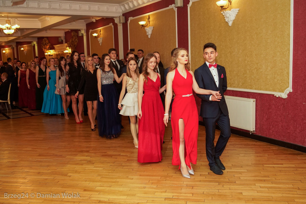 Studniówka 2020 w II Liceum Ogólnokształcącym w Brzegu [zdjęcia]