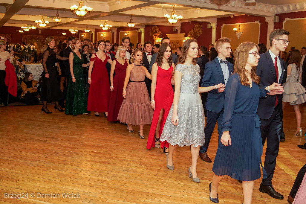 Studniówka 2020 w II Liceum Ogólnokształcącym w Brzegu [zdjęcia]