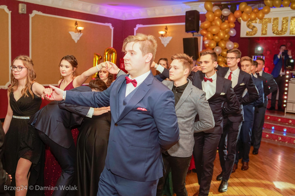 Studniówka 2020 w II Liceum Ogólnokształcącym w Brzegu [zdjęcia]