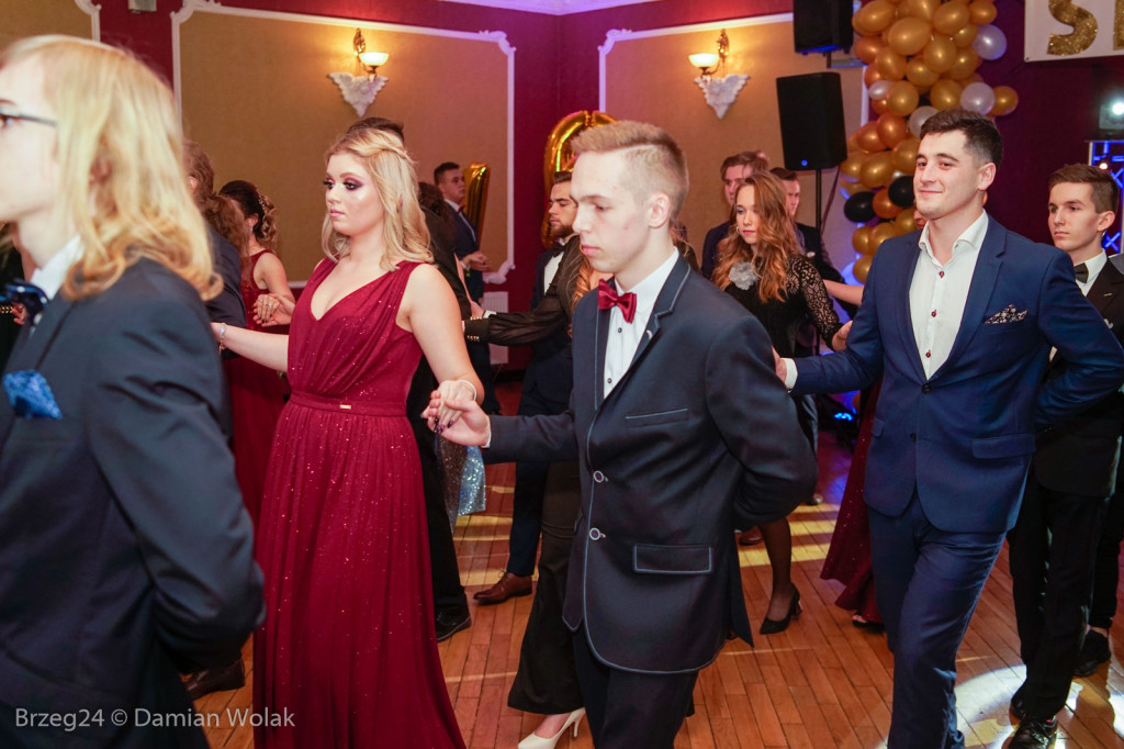 Studniówka 2020 w II Liceum Ogólnokształcącym w Brzegu [zdjęcia]