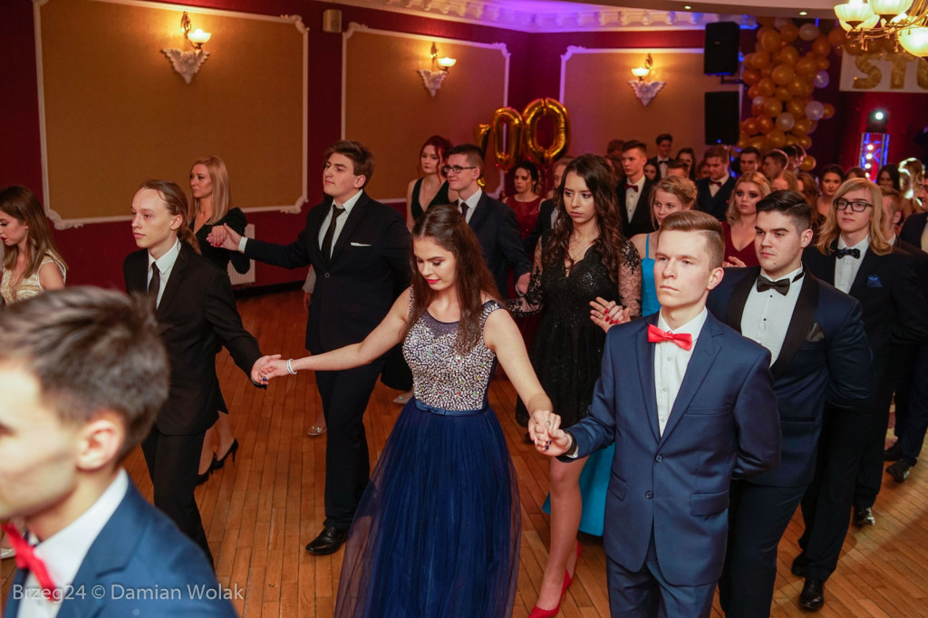 Studniówka 2020 w II Liceum Ogólnokształcącym w Brzegu [zdjęcia]