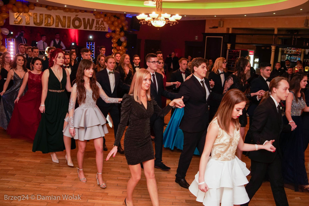 Studniówka 2020 w II Liceum Ogólnokształcącym w Brzegu [zdjęcia]