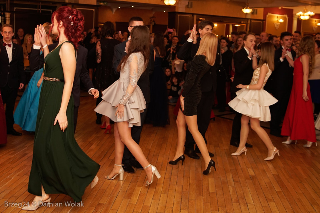 Studniówka 2020 w II Liceum Ogólnokształcącym w Brzegu [zdjęcia]