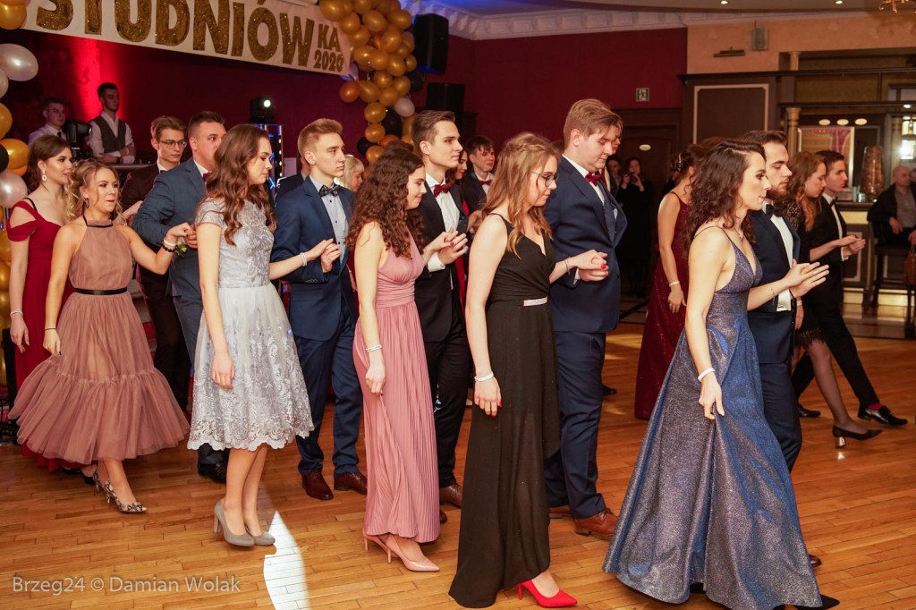 Studniówka 2020 w II Liceum Ogólnokształcącym w Brzegu [zdjęcia]
