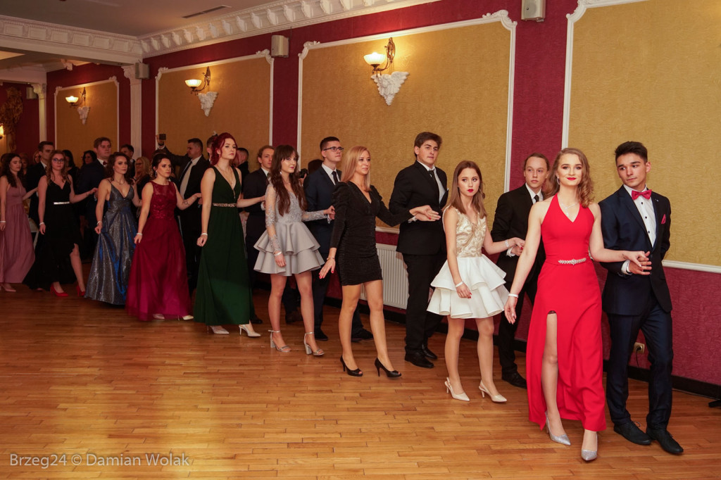 Studniówka 2020 w II Liceum Ogólnokształcącym w Brzegu [zdjęcia]