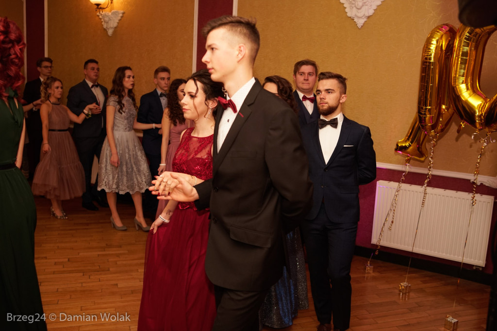 Studniówka 2020 w II Liceum Ogólnokształcącym w Brzegu [zdjęcia]