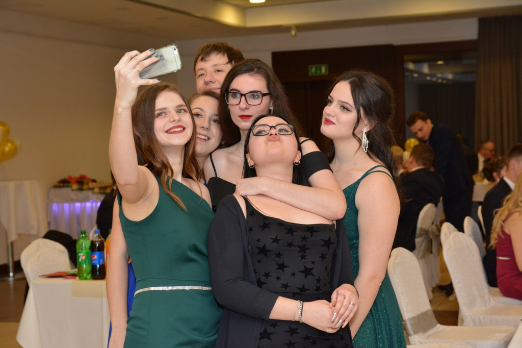 Studniówka 2020 w Zespole Szkół Zawodowych Nr 1 w Brzegu [zdjęcia]