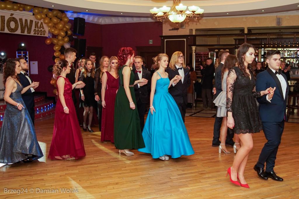 Studniówka 2020 w II Liceum Ogólnokształcącym w Brzegu [zdjęcia]