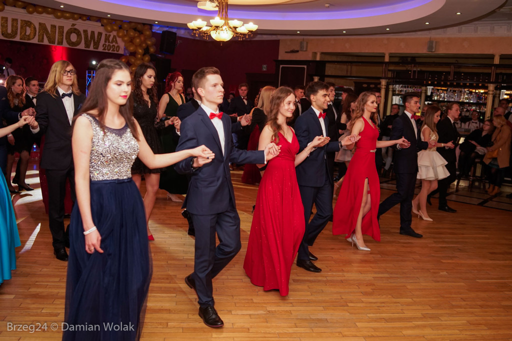 Studniówka 2020 w II Liceum Ogólnokształcącym w Brzegu [zdjęcia]