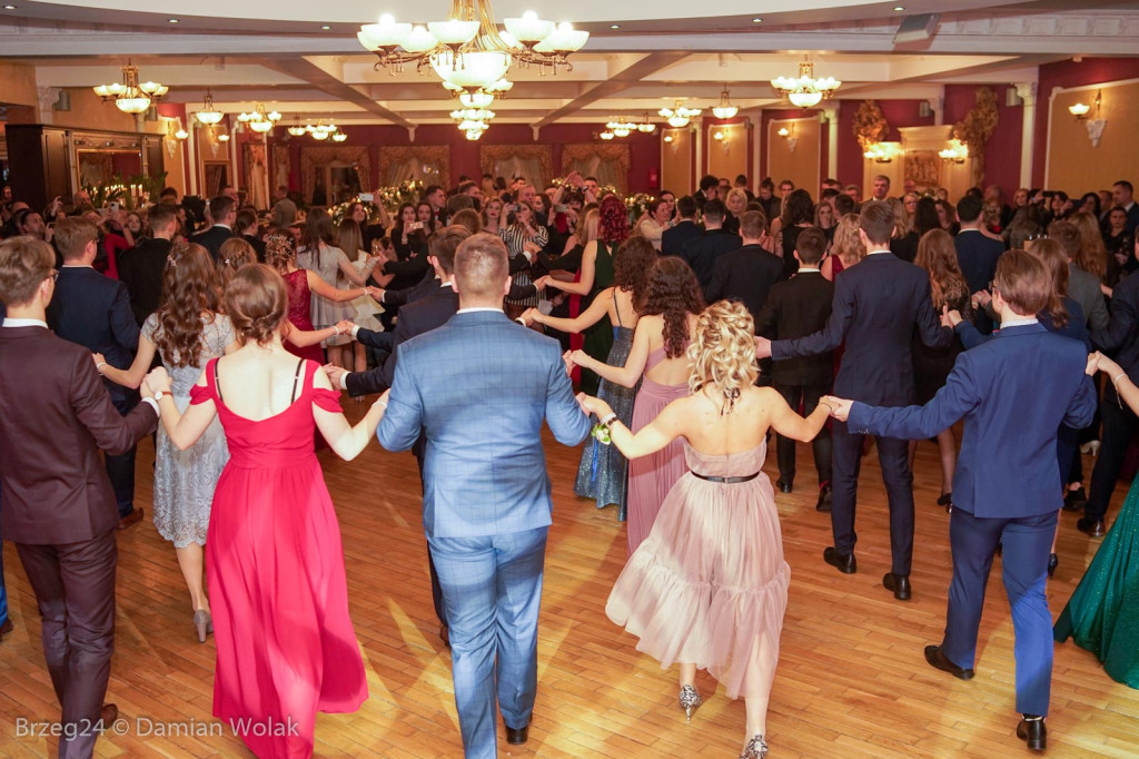 Studniówka 2020 w II Liceum Ogólnokształcącym w Brzegu [zdjęcia]