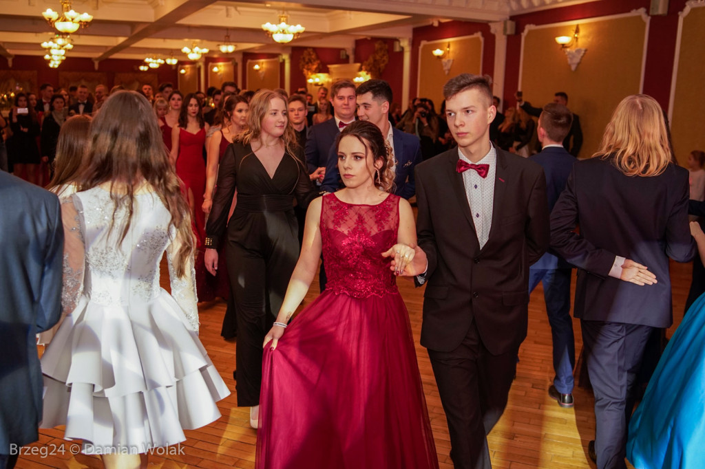 Studniówka 2020 w II Liceum Ogólnokształcącym w Brzegu [zdjęcia]