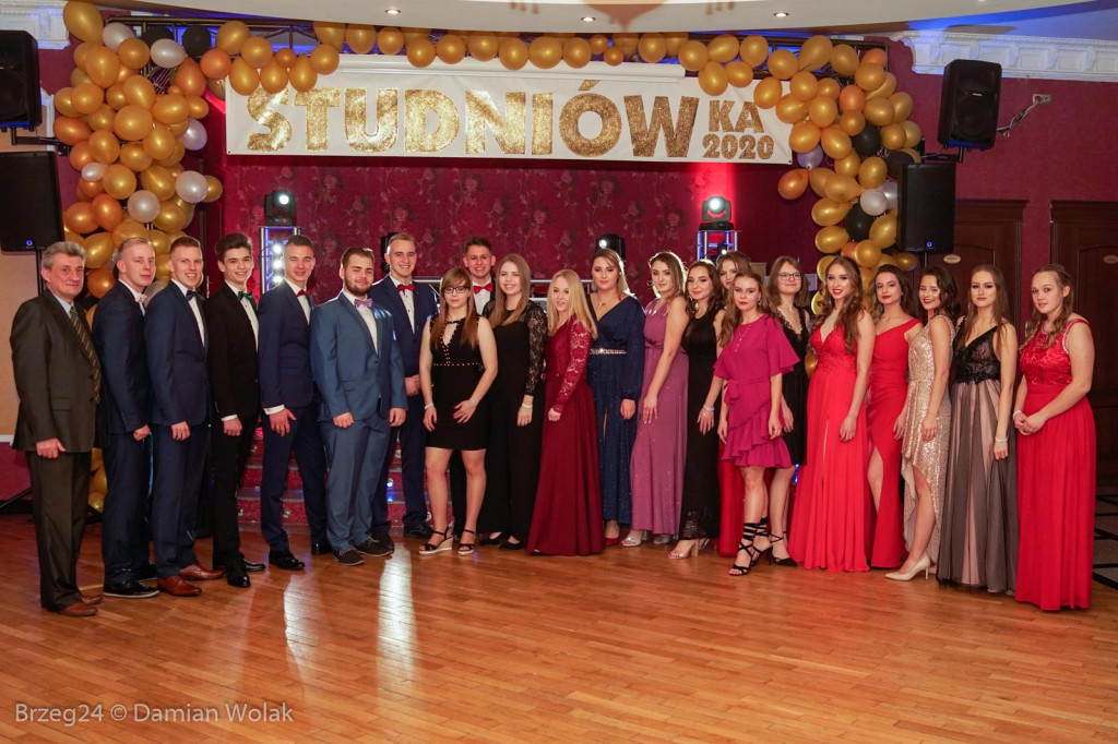 Studniówka 2020 w II Liceum Ogólnokształcącym w Brzegu [zdjęcia]