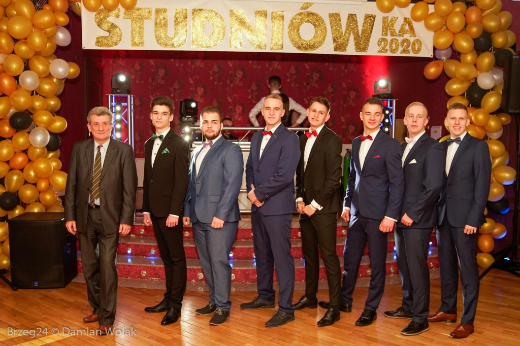 Studniówka 2020 w II Liceum Ogólnokształcącym w Brzegu [zdjęcia]