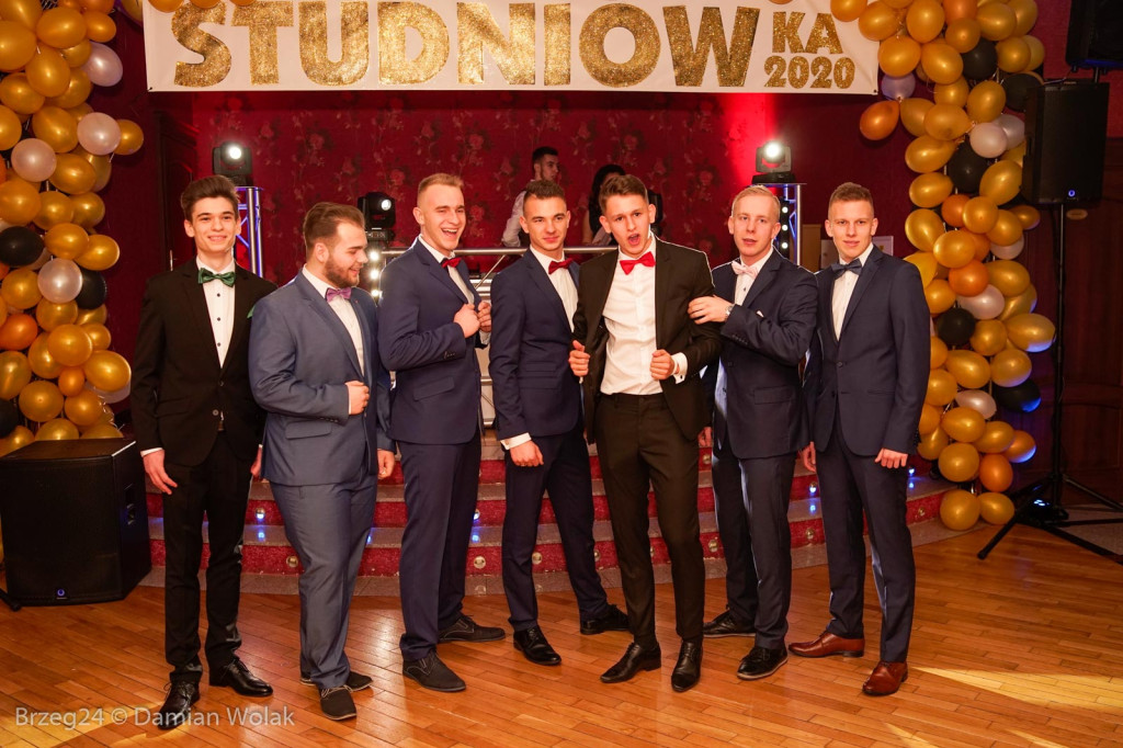Studniówka 2020 w II Liceum Ogólnokształcącym w Brzegu [zdjęcia]