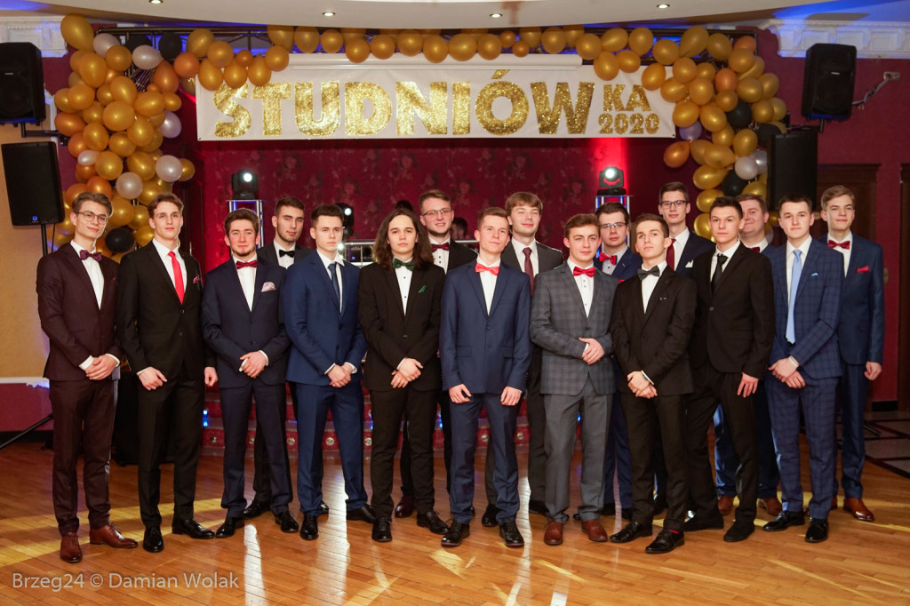 Studniówka 2020 w II Liceum Ogólnokształcącym w Brzegu [zdjęcia]