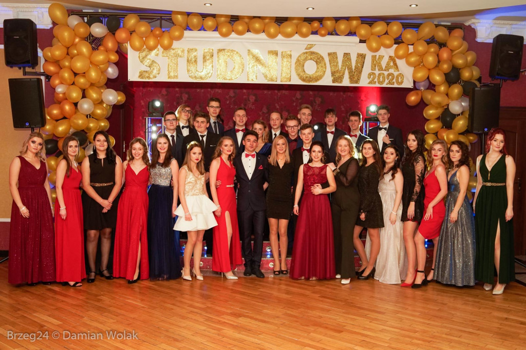 Studniówka 2020 w II Liceum Ogólnokształcącym w Brzegu [zdjęcia]