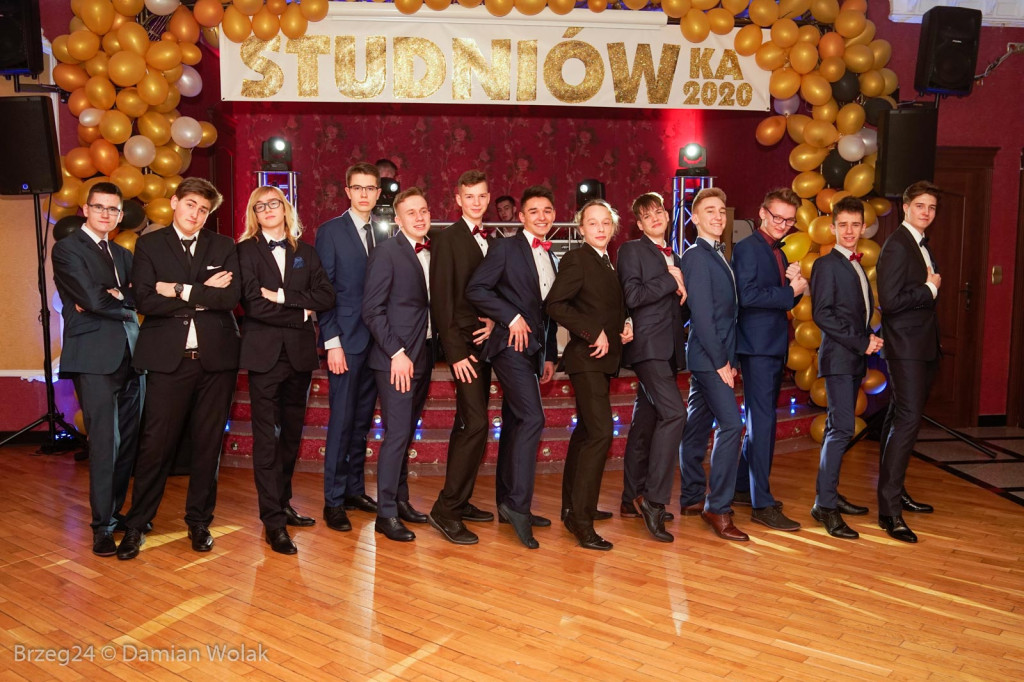 Studniówka 2020 w II Liceum Ogólnokształcącym w Brzegu [zdjęcia]