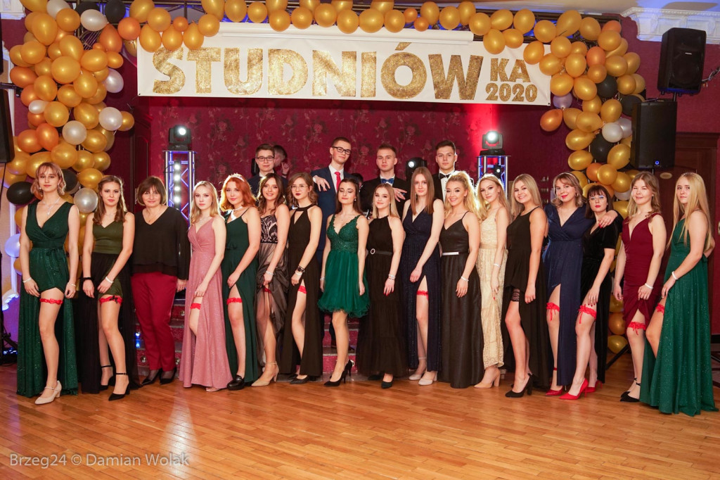 Studniówka 2020 w II Liceum Ogólnokształcącym w Brzegu [zdjęcia]