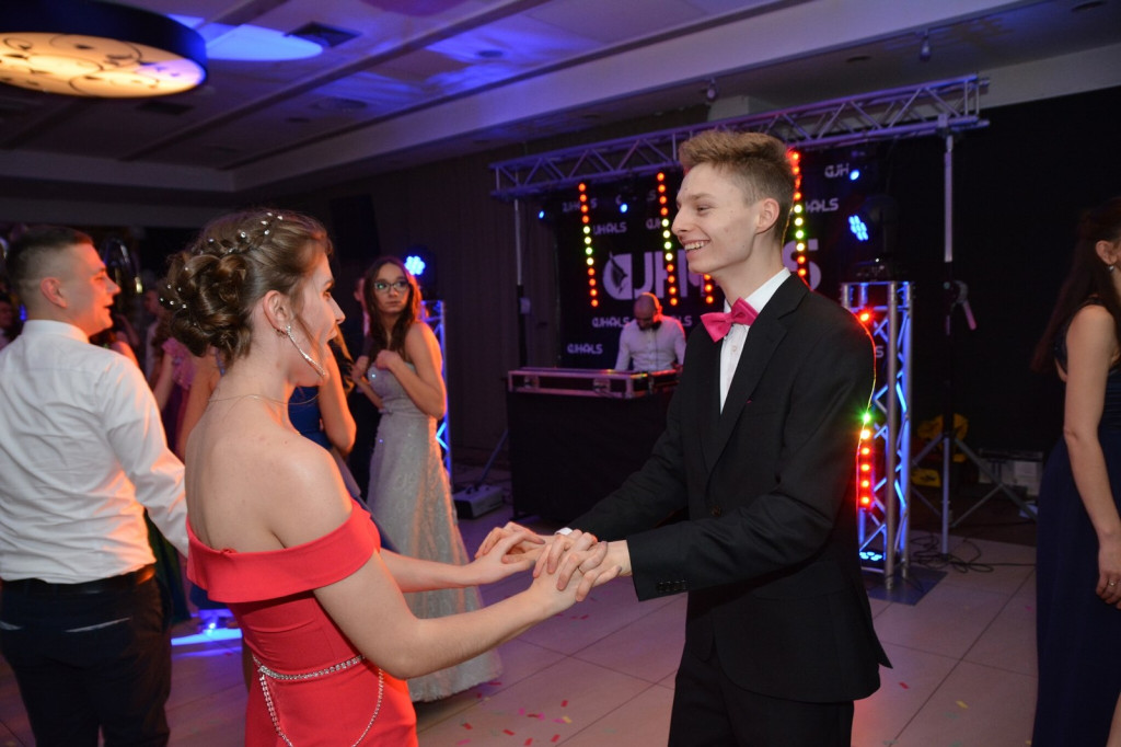 Studniówka 2020 w Zespole Szkół Zawodowych Nr 1 w Brzegu [zdjęcia]