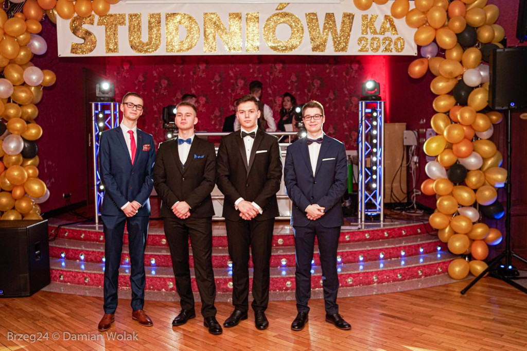 Studniówka 2020 w II Liceum Ogólnokształcącym w Brzegu [zdjęcia]