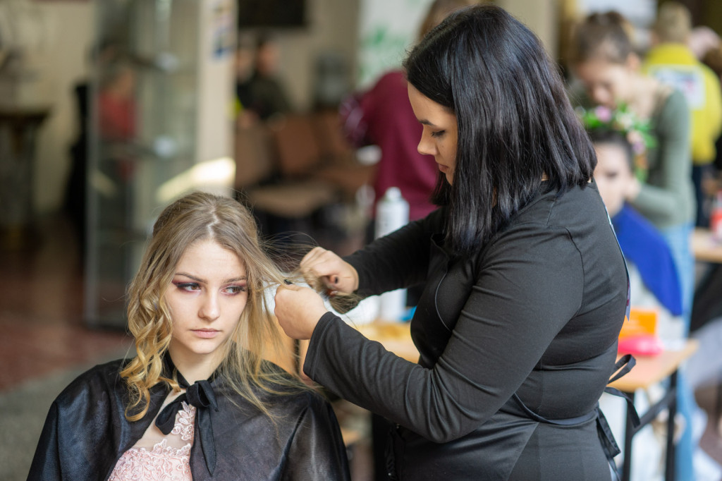 II Olimpiada Fryzjerska w Zespole Szkół Budowlanych [zdjęcia]