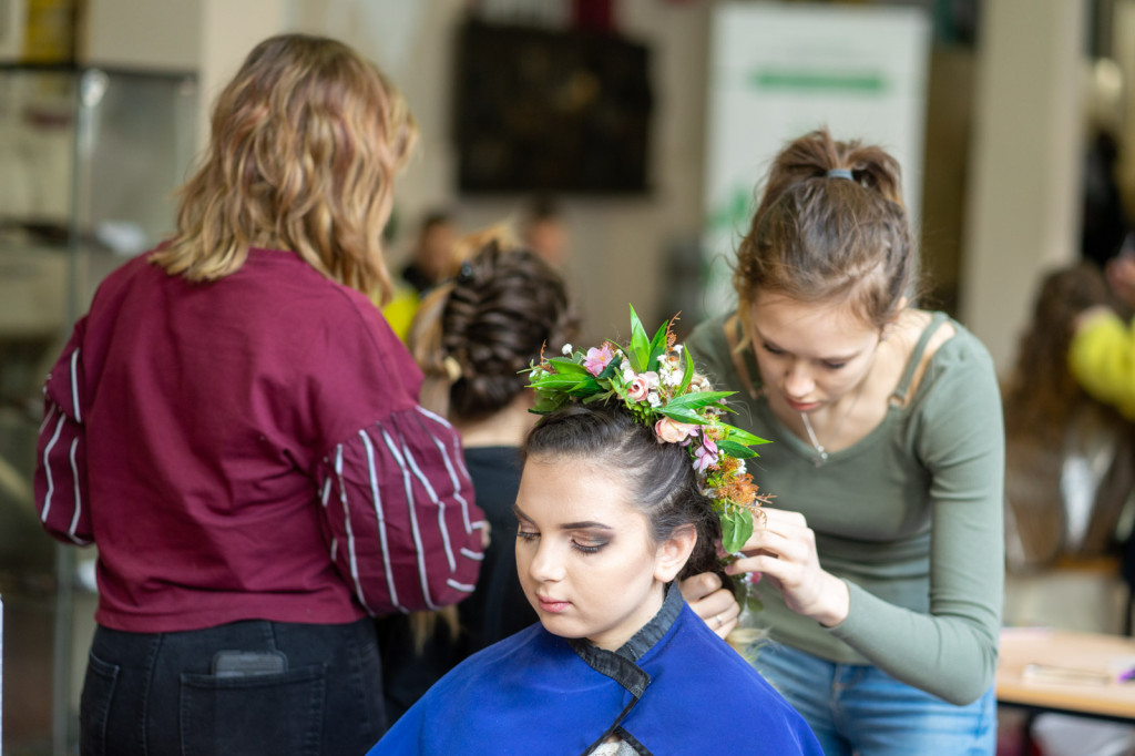 II Olimpiada Fryzjerska w Zespole Szkół Budowlanych [zdjęcia]