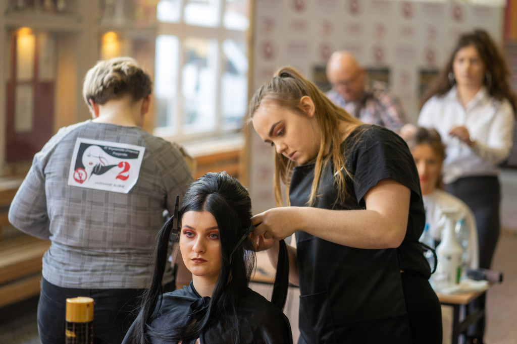 II Olimpiada Fryzjerska w Zespole Szkół Budowlanych [zdjęcia]