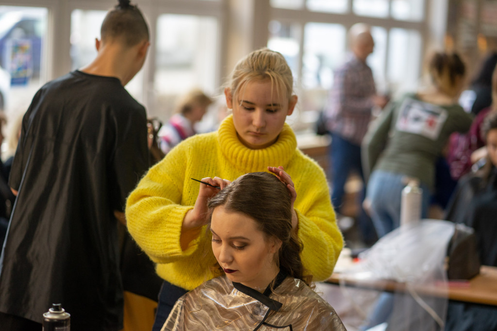 II Olimpiada Fryzjerska w Zespole Szkół Budowlanych [zdjęcia]