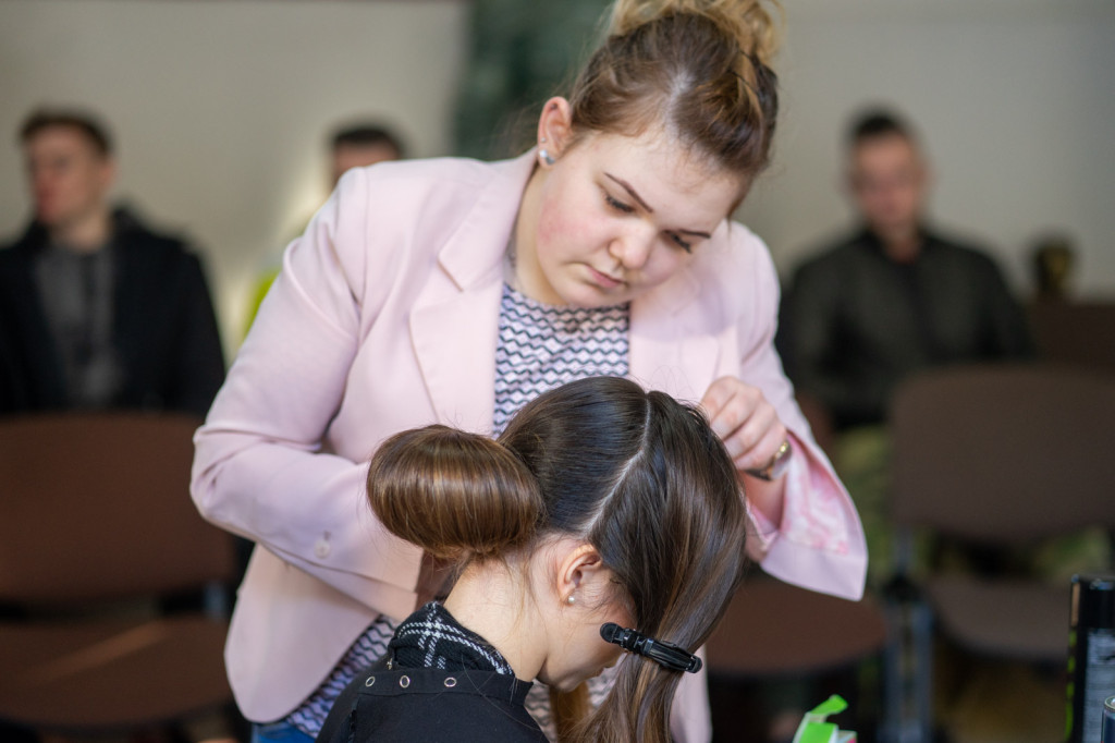 II Olimpiada Fryzjerska w Zespole Szkół Budowlanych [zdjęcia]