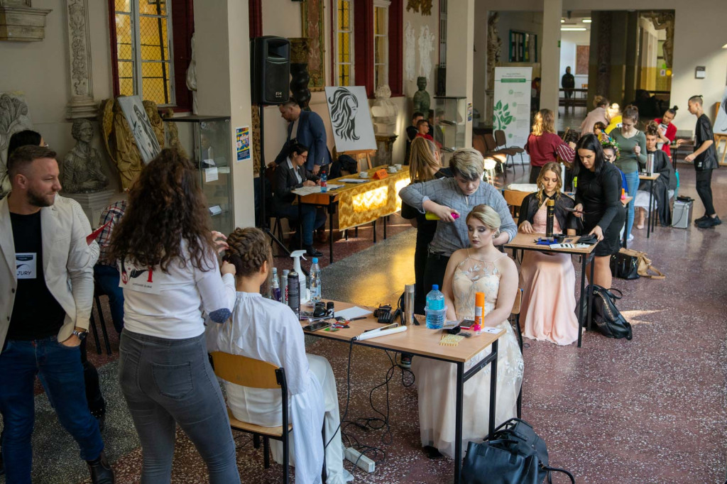 II Olimpiada Fryzjerska w Zespole Szkół Budowlanych [zdjęcia]