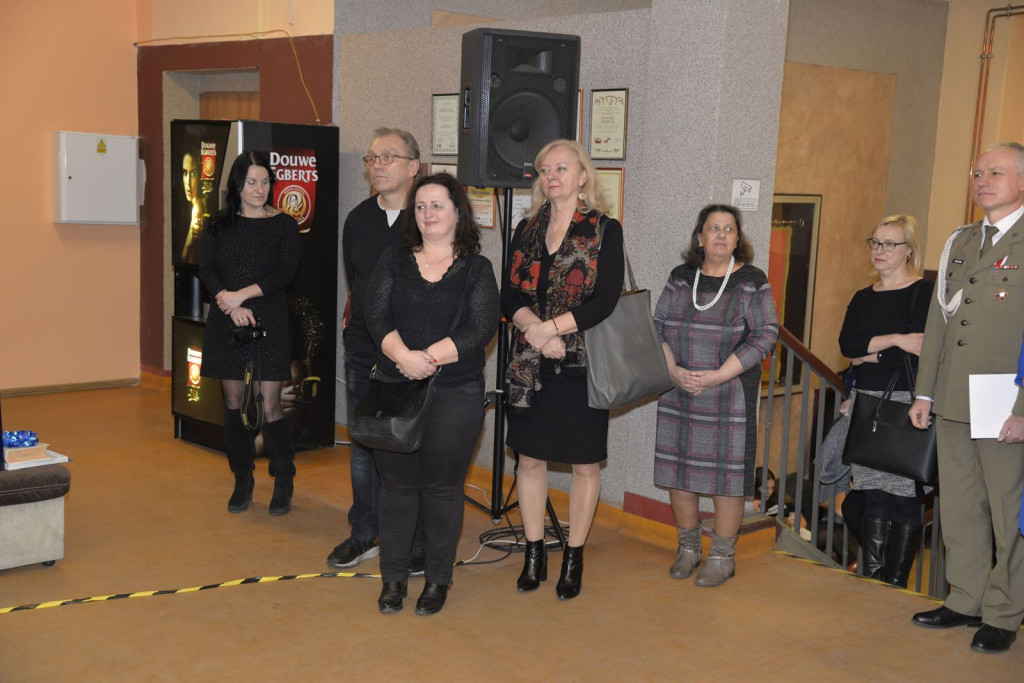 Społeczność szkolna ZSZ nr 1 w Brzegu uroczyście podziękowała dyrektorowi za współpracę