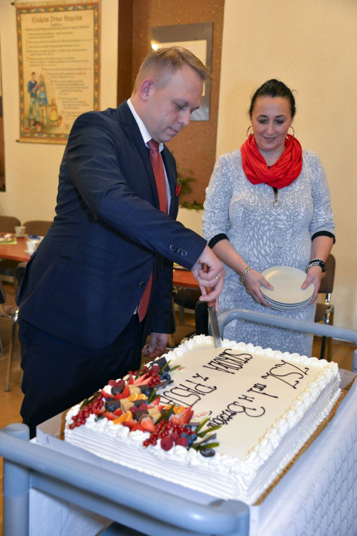 Społeczność szkolna ZSZ nr 1 w Brzegu uroczyście podziękowała dyrektorowi za współpracę