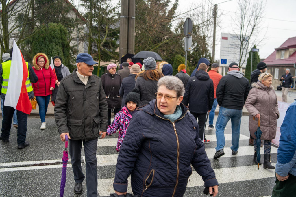 Blokada drogi krajowej nr 39. W Lubszy trwa protest mieszkańców