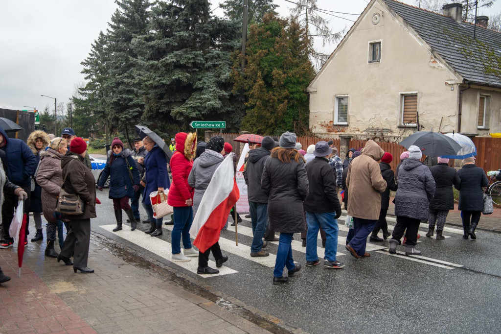Blokada drogi krajowej nr 39. W Lubszy trwa protest mieszkańców