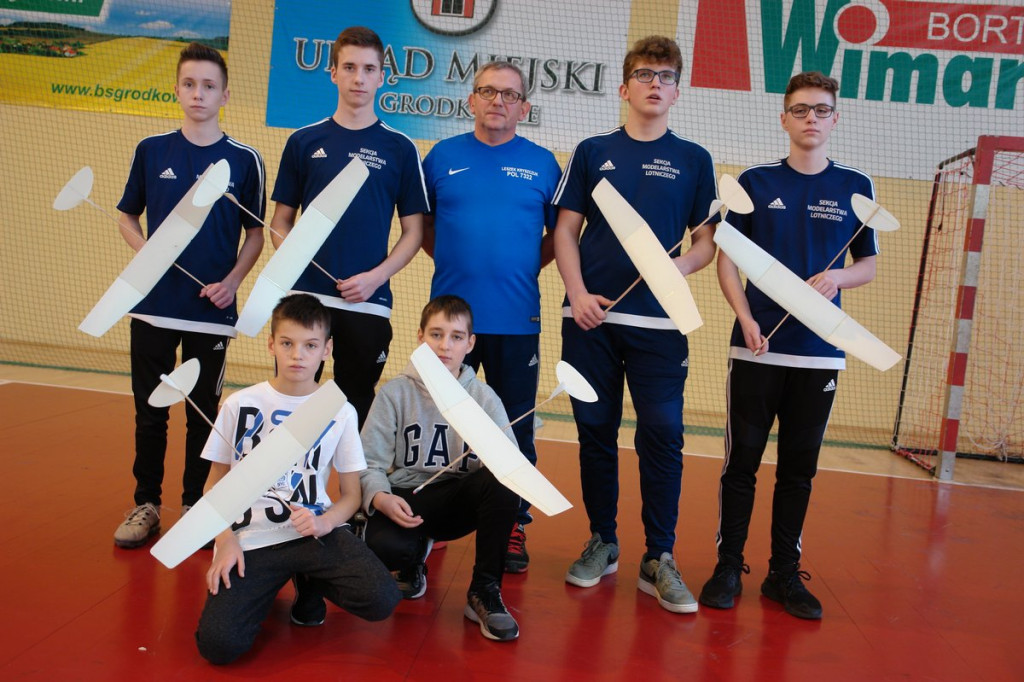 Modelarze latali w Grodkowie