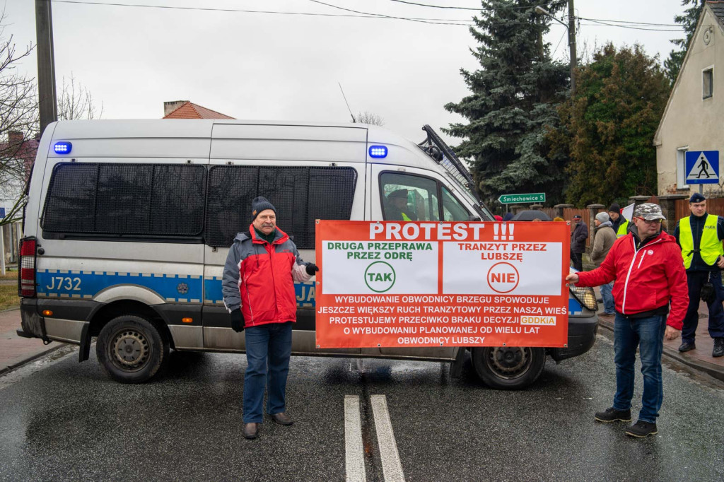 Mieszkańcy Lubszy będą protestować do skutku i zapowiadają cykliczne blokady DK39