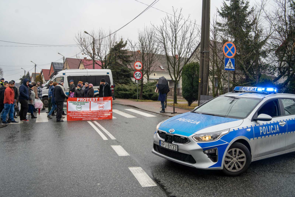 Mieszkańcy Lubszy będą protestować do skutku i zapowiadają cykliczne blokady DK39