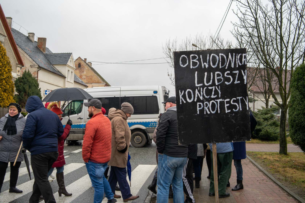 Mieszkańcy Lubszy będą protestować do skutku i zapowiadają cykliczne blokady DK39