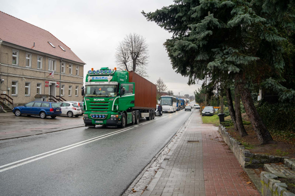 Mieszkańcy Lubszy będą protestować do skutku i zapowiadają cykliczne blokady DK39