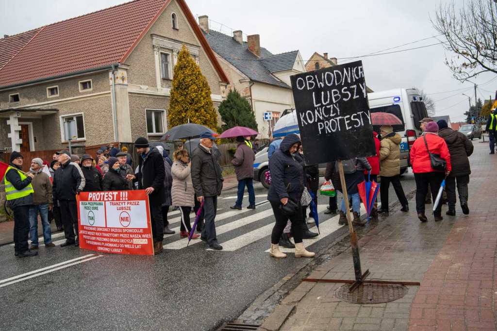 Mieszkańcy Lubszy będą protestować do skutku i zapowiadają cykliczne blokady DK39