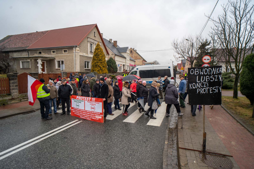 Mieszkańcy Lubszy będą protestować do skutku i zapowiadają cykliczne blokady DK39