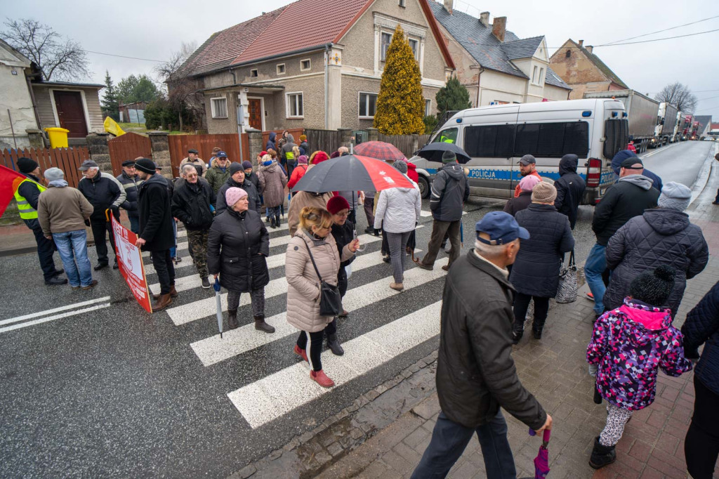 Mieszkańcy Lubszy będą protestować do skutku i zapowiadają cykliczne blokady DK39