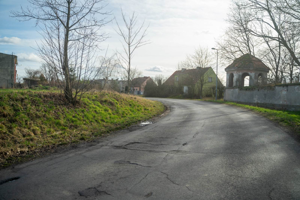 Poprawa bezpieczeństwa mieszkańców na drodze wojewódzkiej 462 w miejscowości Janów.  Niebawem ruszy przebudowa