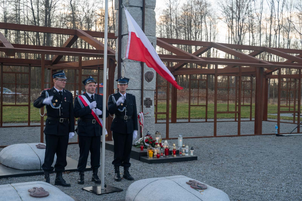 Upamiętnili pamięć Żołnierzy Wyklętych w Starym Grodkowie [zdjęcia]