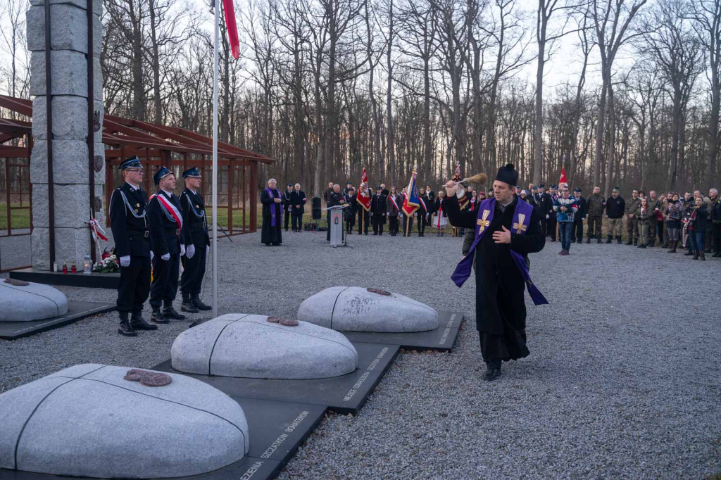 Upamiętnili pamięć Żołnierzy Wyklętych w Starym Grodkowie [zdjęcia]