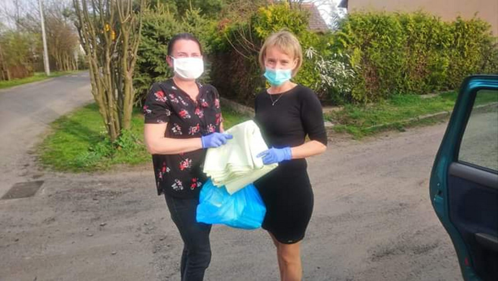 Lewin Brzeski szyje maseczki!